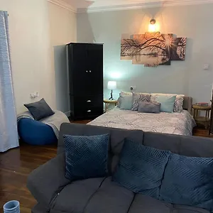 Apartment Arcadia, Augier